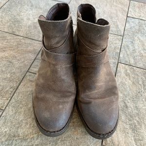 Born ankle boots size 9